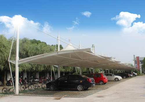停车场搭建膜结构材质的停车棚